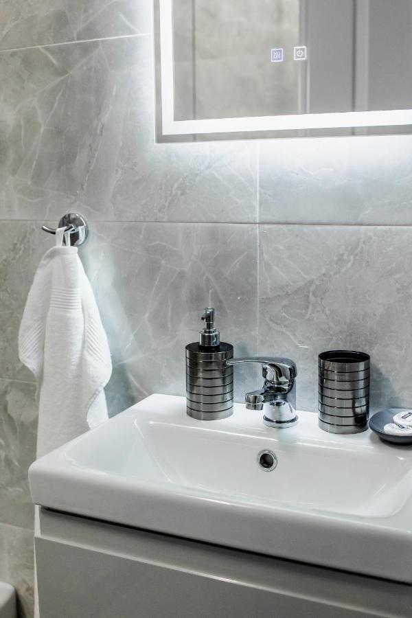 Samplus Central Apartment Craiova Extérieur photo