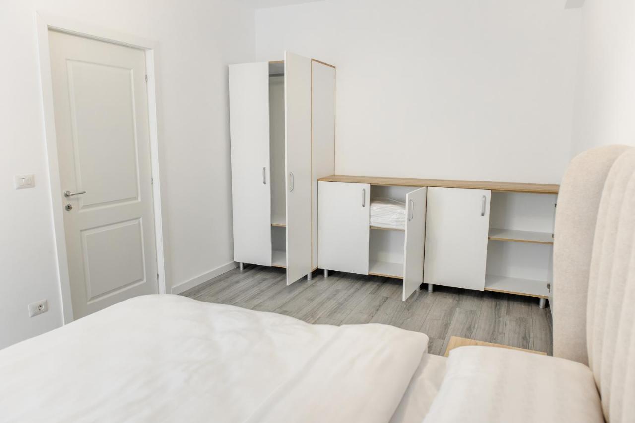 Samplus Central Apartment Craiova Extérieur photo